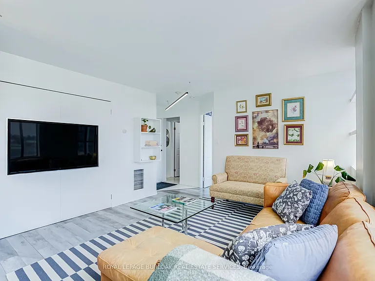 36 James St S #1403 — Photo 16