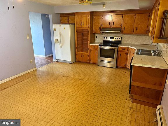 4th image of 34 Woodland Dr