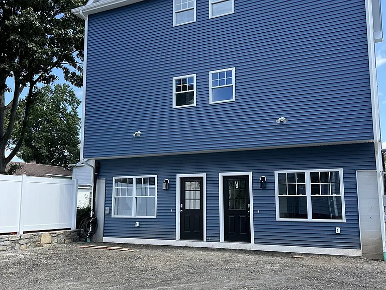 27 Pearl St #4 — Photo 1