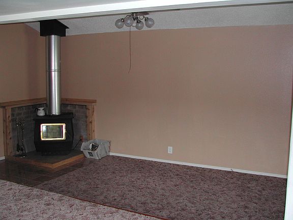 Family room w/wood stove