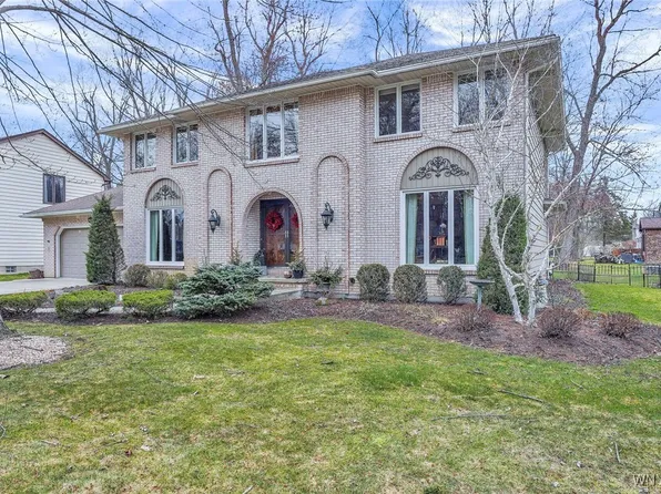 287 Forestview Dr, Williamsville, NY 14221