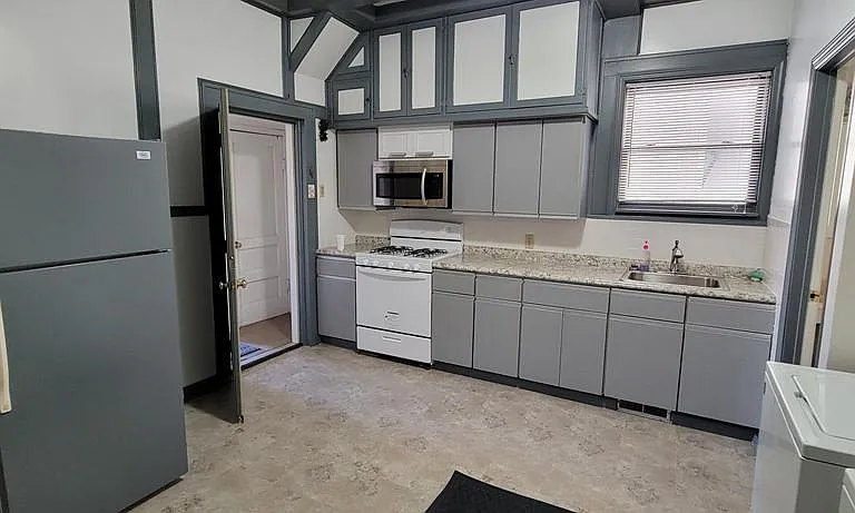 355 Grace St #1 — Photo 2