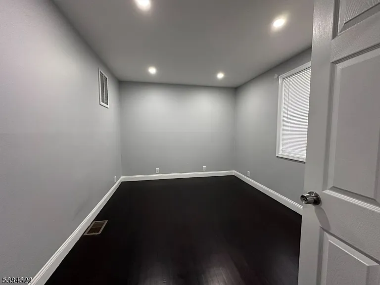 109 Arlington Blvd — Photo 7
