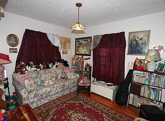 5th image of 48 W Albion St