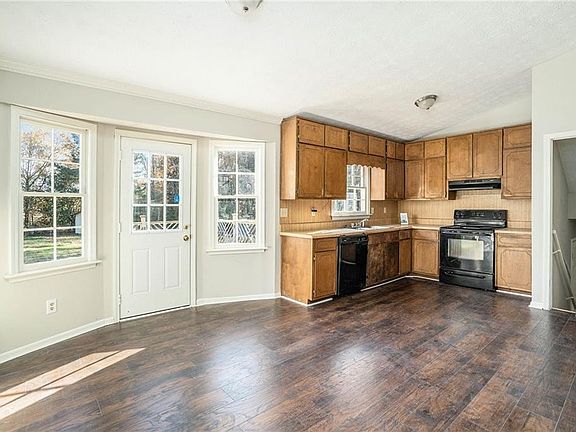 3rd image of 1640 Rose Garden Ln