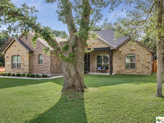 3rd image of 211 Arbor Dr