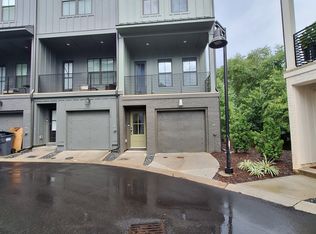 166 Chestnut Cir, Atlanta, GA 30342