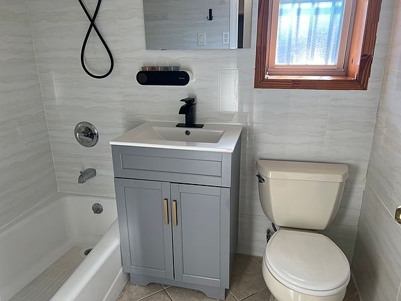 2nd image of 2581 W 15th St APT 1
