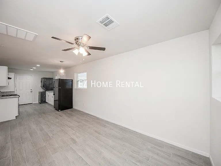 5042 Mallow St #B — Photo 3