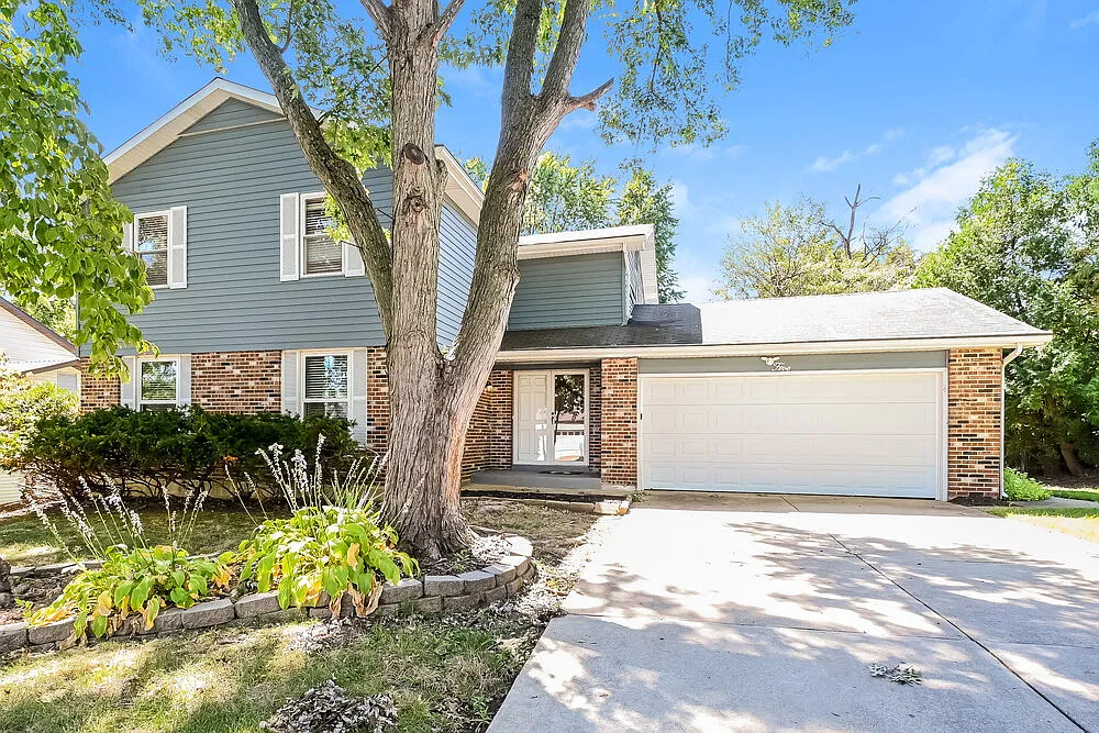 4 bed, 2.5 bath, 2130 sqft, $2,595 — Photo 4