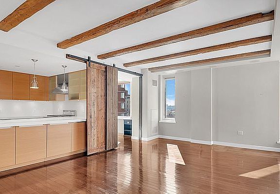 3rd image of 462 W 58th St #11
