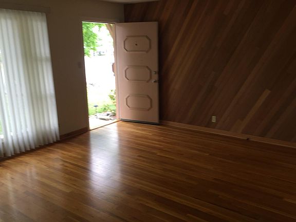 4th image of 1110 Leslie Dr