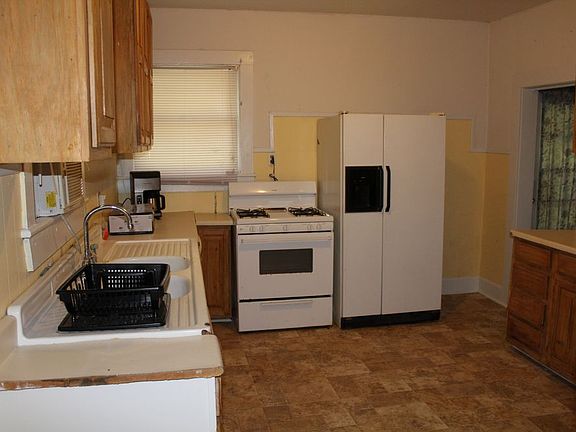 3rd image of 2105 Lakeshore Dr