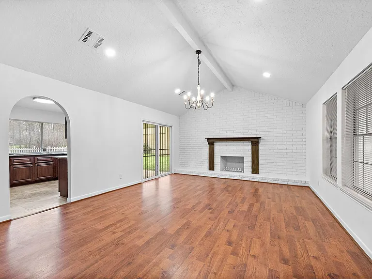 7810 Antoine Dr — Photo 6