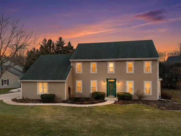 387 West Juniper DRIVE, Grafton, WI 53024