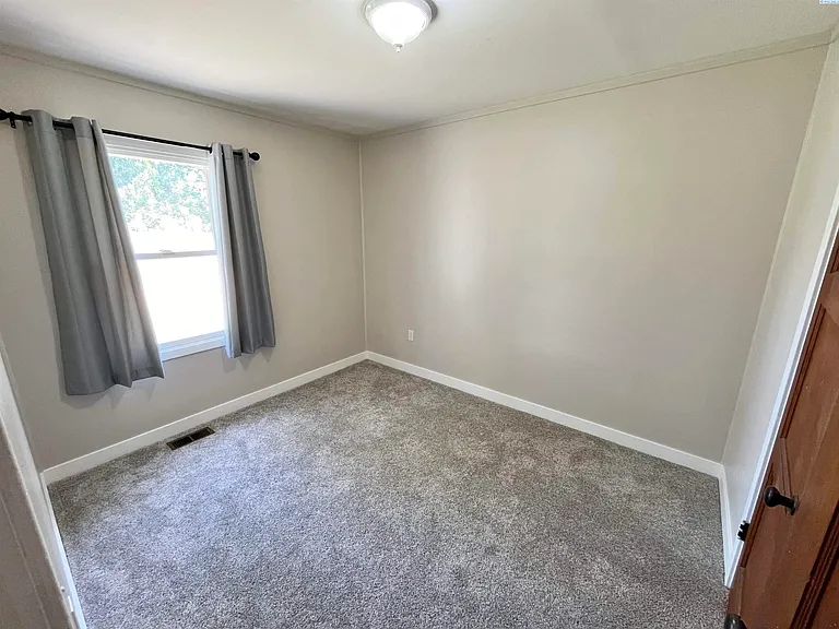222 Casey Ave — Photo 10