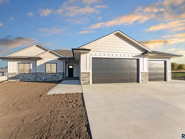 104 Skyline Dr, Valley Springs, SD 57068