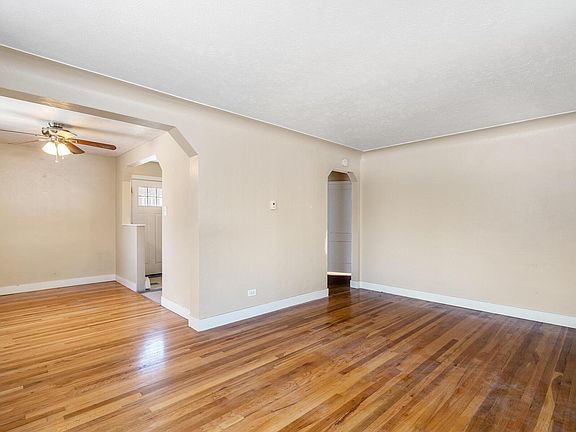 3rd image of 798 N Dahlia St #798