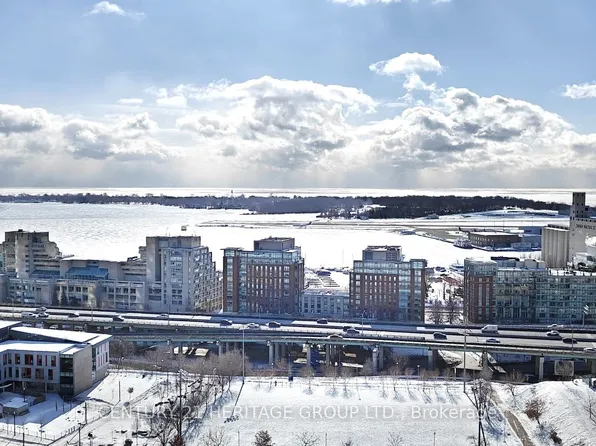 15 Iceboat Ter Unit 2009, Toronto, ON M5V 4A5