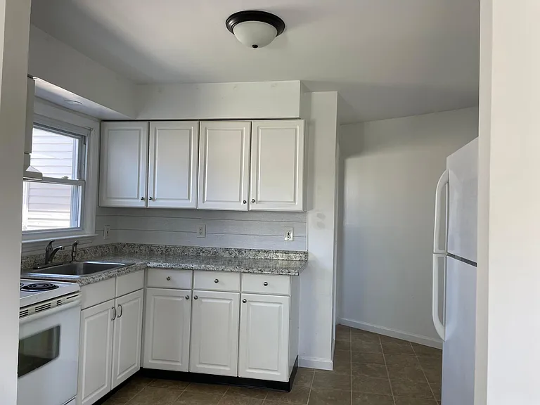10 McKinley Ave #B — Photo 4