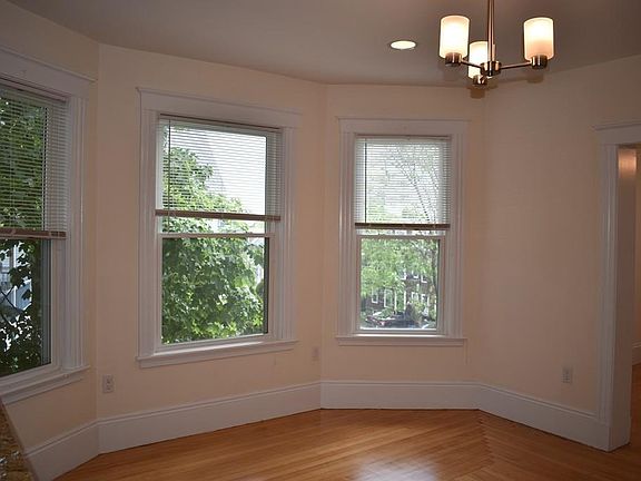 5th image of 122 Beacon Hill Ave #2