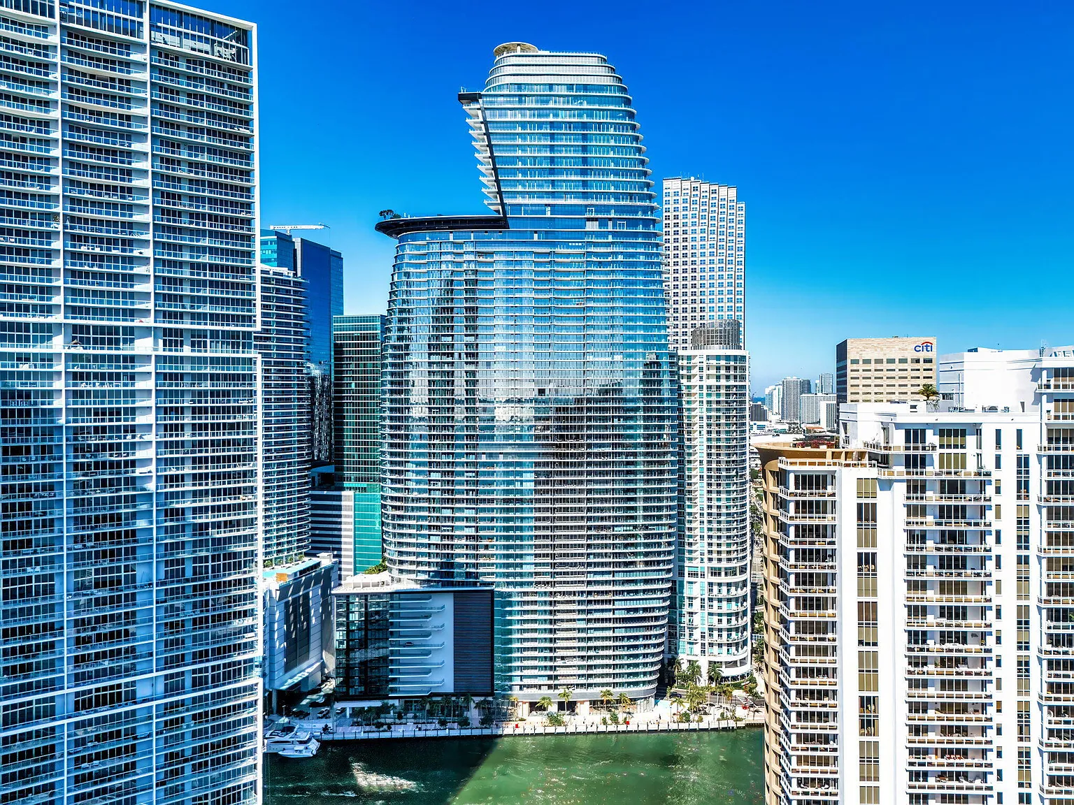 Aston Martin Residences — Photo 1