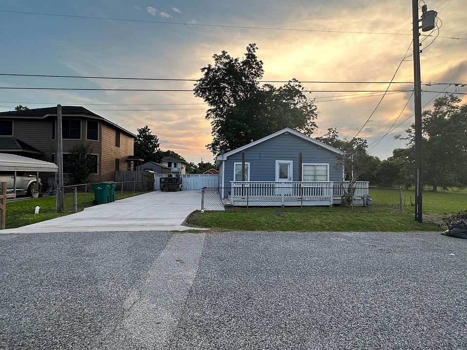 1st image of 110 Anita St