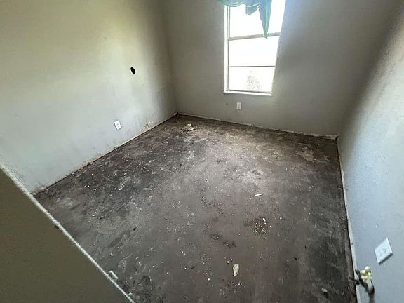 4th image of 234 Doolittle St