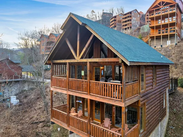 830 Black Bear Cub Way, Sevierville, TN 37862