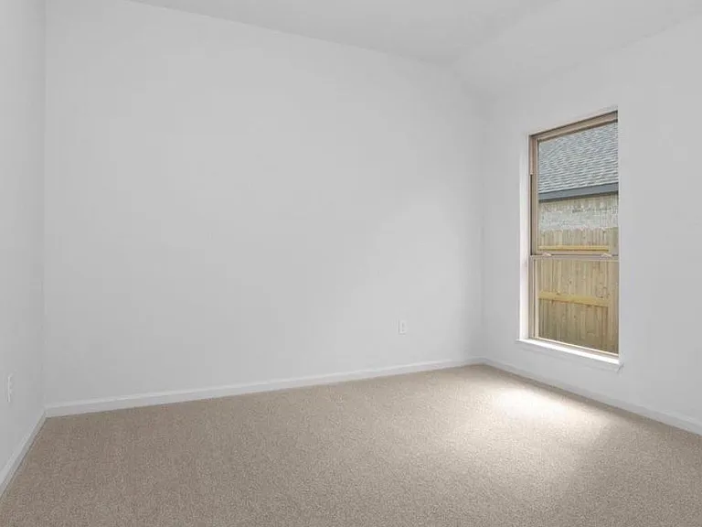 303 Eileen Dr — Photo 12