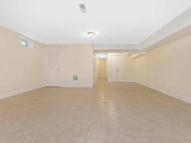 68 Waverley Ave #2 — Photo 17