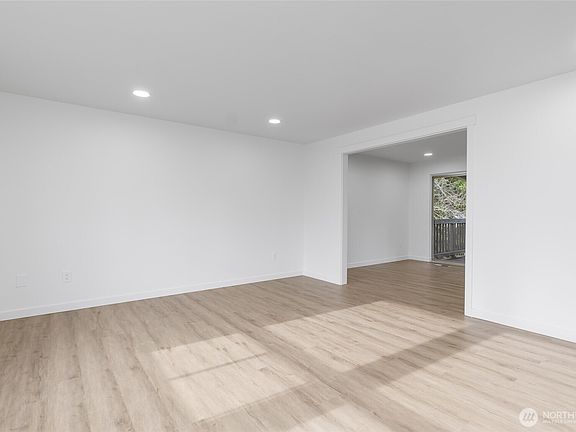 3rd image of 7938 Spartan Court SE