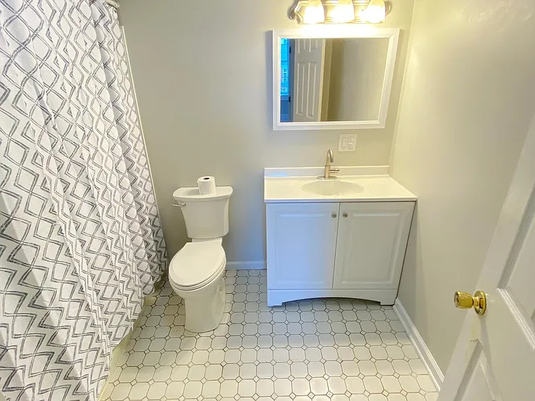 1014 Main St #B — Photo 8