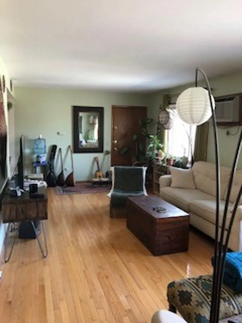 Riverside Manor — Photo 4