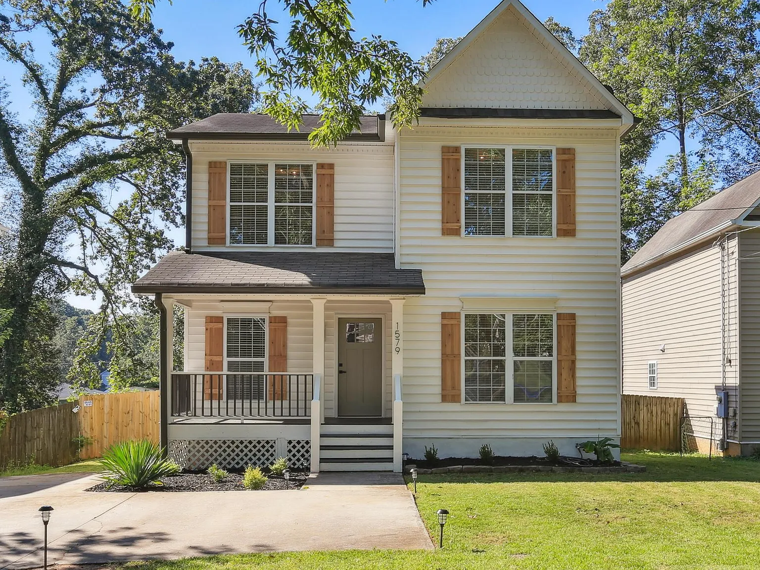 1579 Liberty Avenue SE — Photo 4