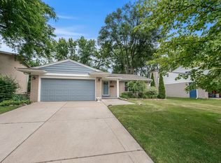 30185 Pleasant Trl, Southfield, MI 48076