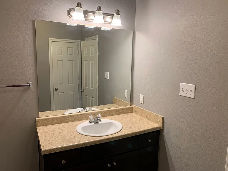 17038 Wilthorne Gardens Ct — Photo 12