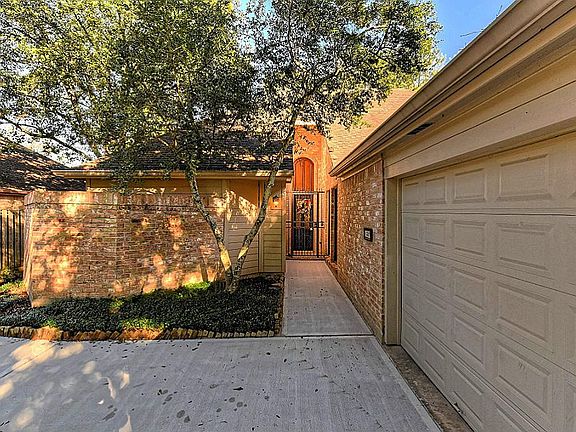 2nd image of 1307 Kent Oak Dr