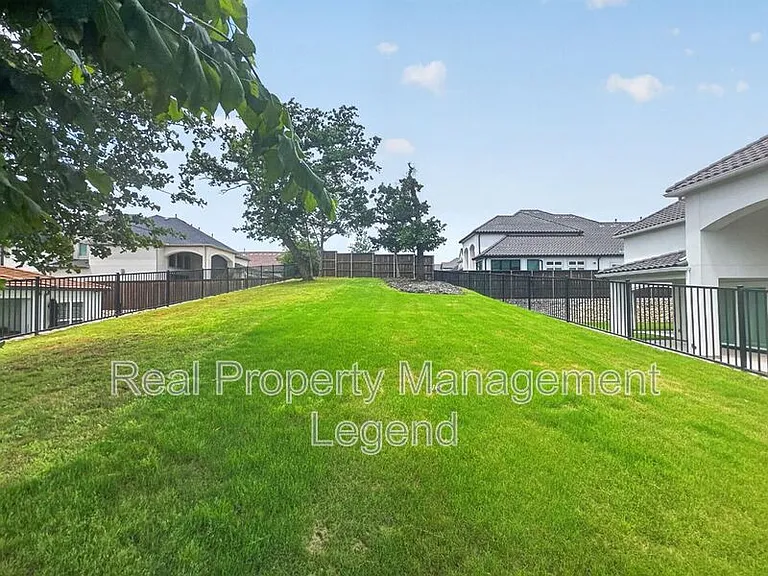 809 Jamestown Ln — Photo 49