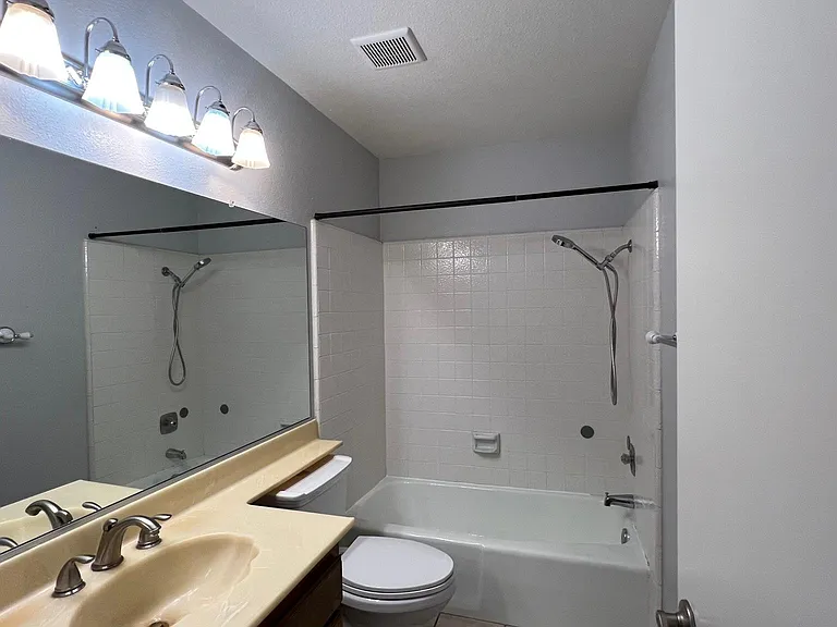 2910 S Bon View Ave — Photo 14