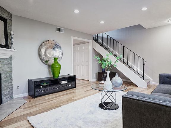 5th image of 1031 Clyde Ave APT 702