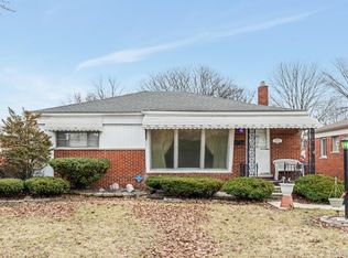 26706 Larchmont St, Saint Clair Shores, MI 48081