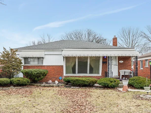 26706 Larchmont St, Saint Clair Shores, MI 48081