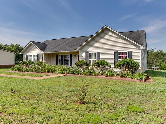 2nd image of 306 Daytona Ln