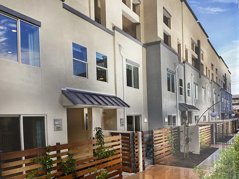 1510 W Artesia Sq #B — Photo 3