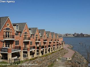 19 Moorings Ln, Edgewater, NJ 07020