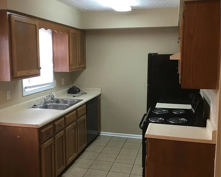 239 Wayne Dr #3 — Photo 5