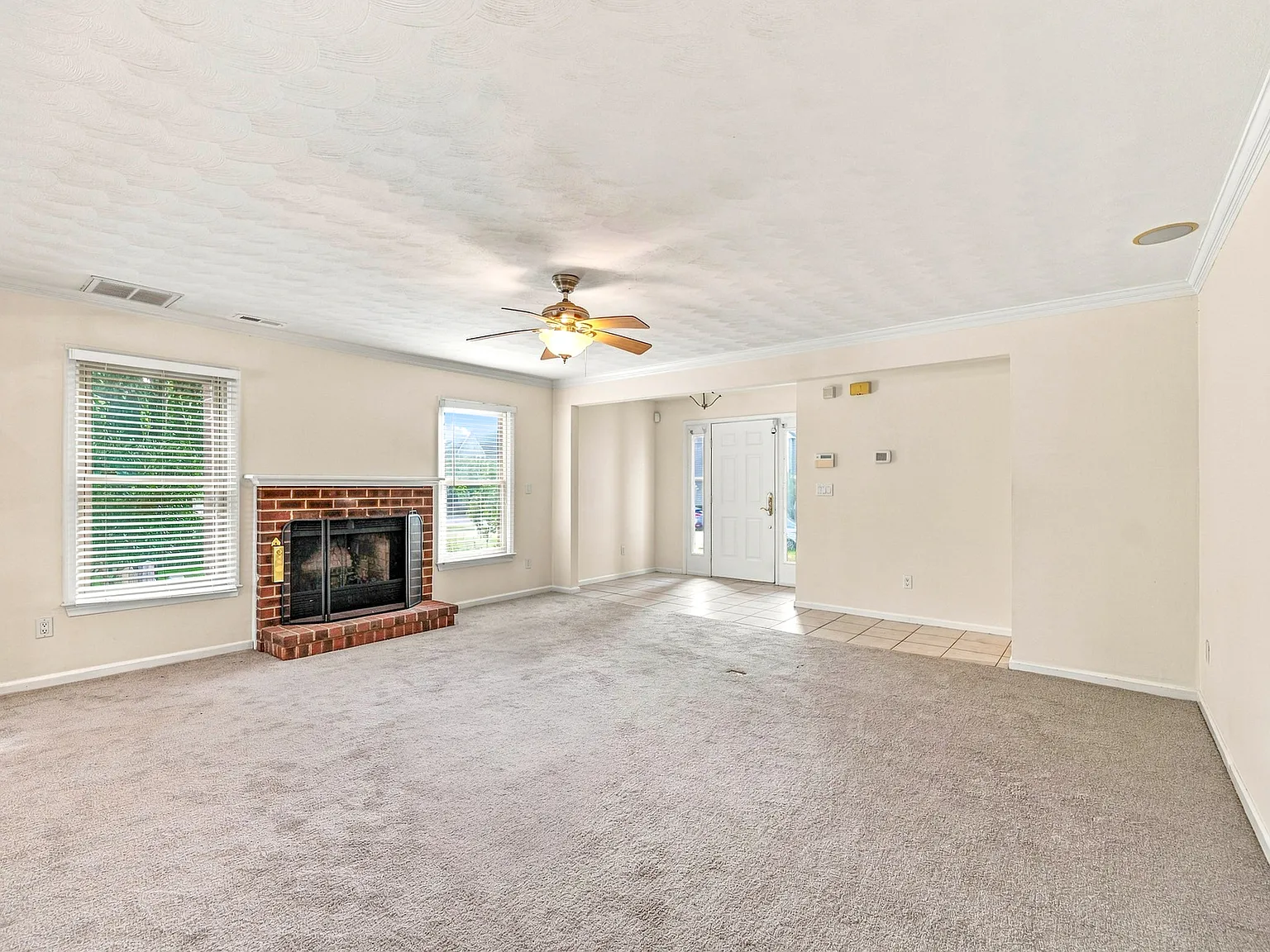 2 bed, 1853 sqft, $2,250 — Photo 4