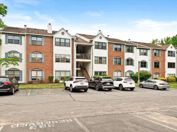 21 Chamberlin Ct, Lawrence Township, NJ 08648