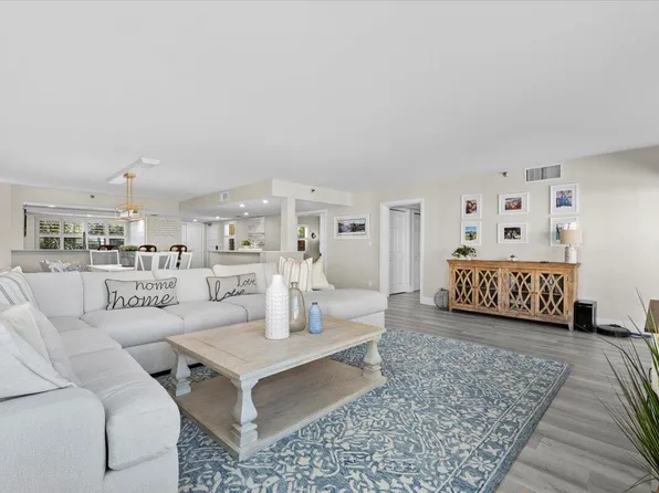 364 Golfview Road #405, North Palm Beach, FL 33408